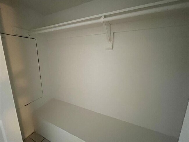 Building Photo - 344 SE 11th Ave