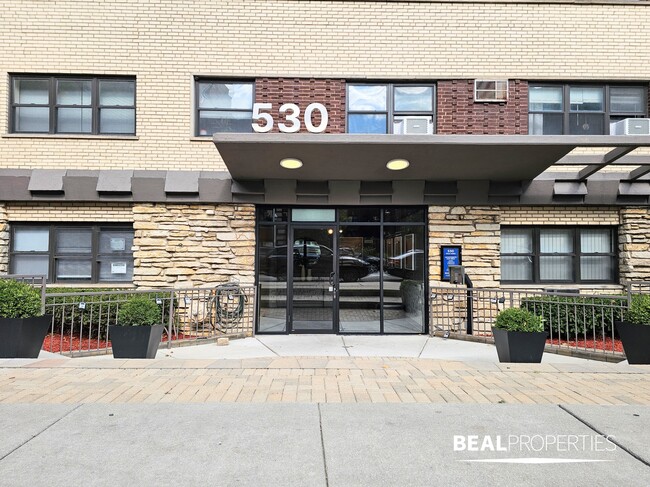 Building Photo - 530 W Aldine