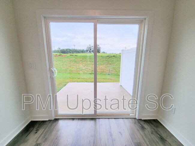 Building Photo - 1283 Westgate Vlg Dr