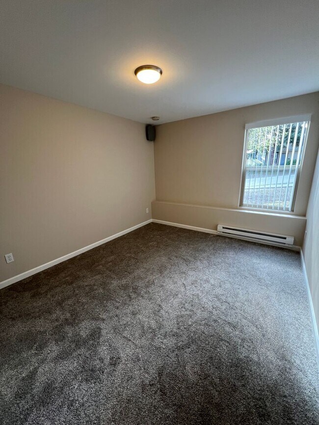 Building Photo - Secure Entry Downtown Living in the Heart of Everett