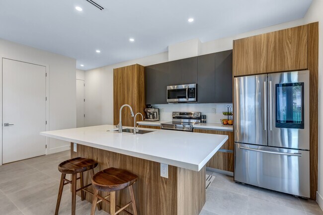 Building Photo - 704 SW 7th St