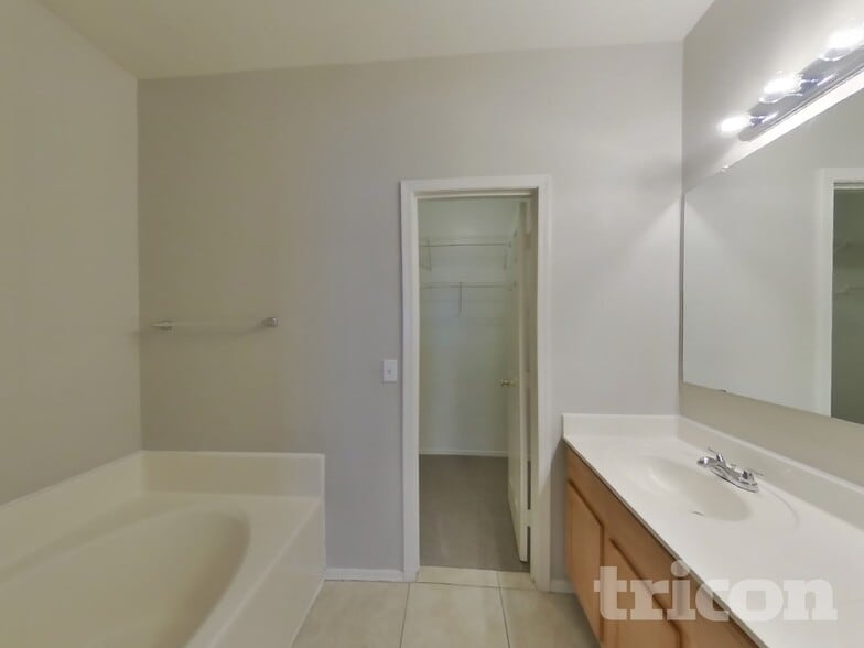 Building Photo - 6613 W Miami St