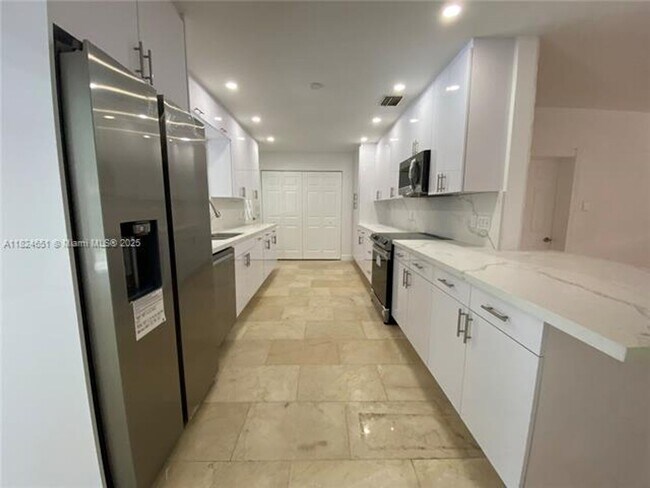 Building Photo - 19330 NE 18th Pl