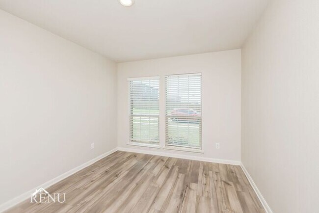 Building Photo - 1934 Delta Downs Dr