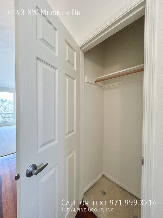 Building Photo - 4143 NW Meisner Dr