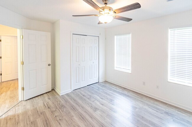 Building Photo - Knoxville 37912 - 2 bedroom, 1.5 bathroom ...