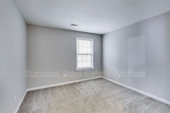 Building Photo - 1645 Heyford Cir NW