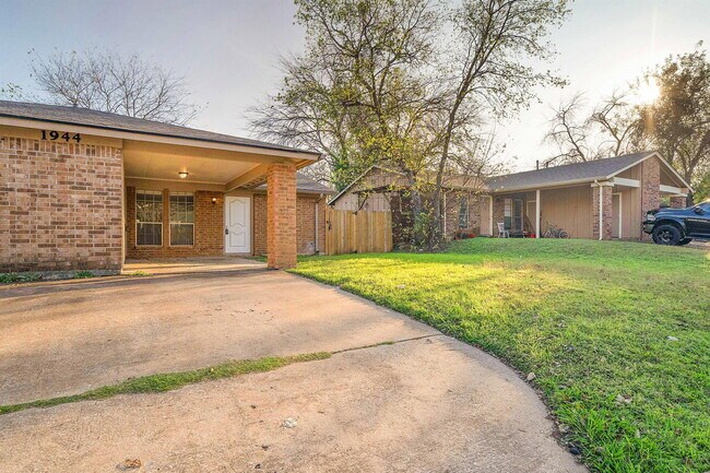Building Photo - 1944 Nicole Cir