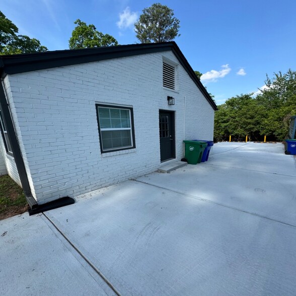 Building Photo - 1411 Clairmont Rd