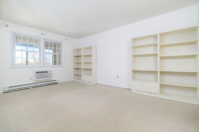 Building Photo - 185 Melba St