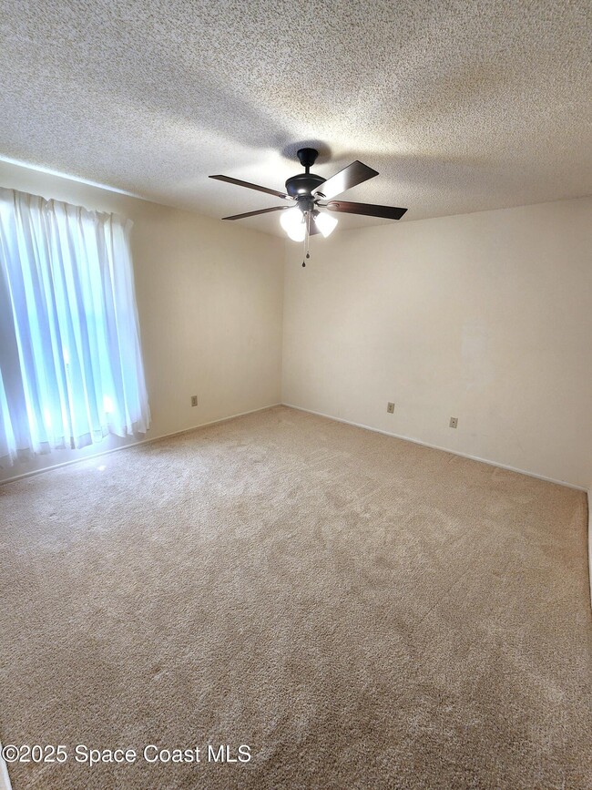 Building Photo - 1244 Lakeview Dr