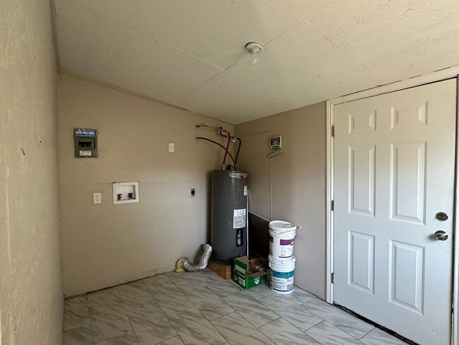 Building Photo - 3 Bedroom 2 Bath House