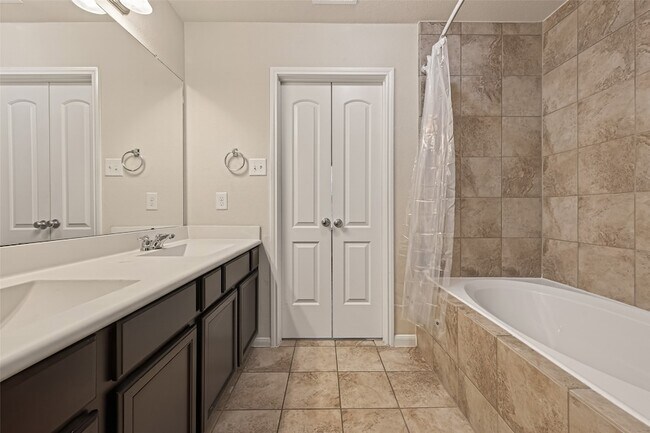 Building Photo - 8314 Columbia Forest Dr