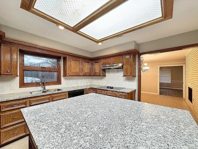 Building Photo - 4807 Country Club View