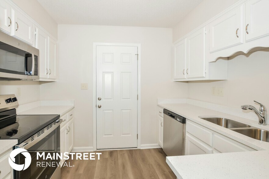 Building Photo - 7623 Caitlynn Circle W