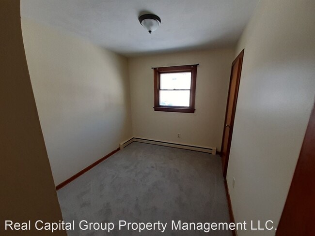 Building Photo - 3 br, 1 bath House - 25 Clinton St