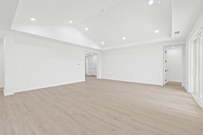 Building Photo - 9511 Paradise Dr