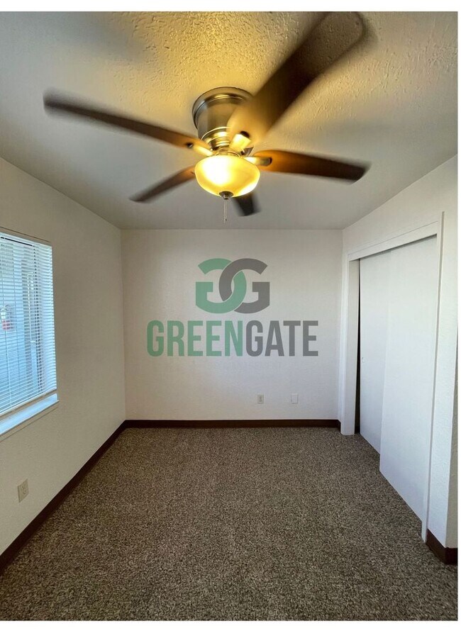 Building Photo - 3204 Atchison St