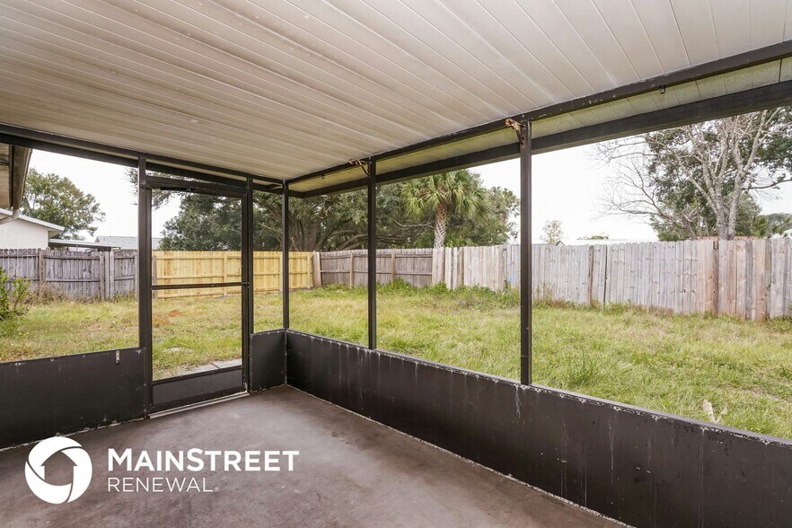 Building Photo - 2208 Spring Cir