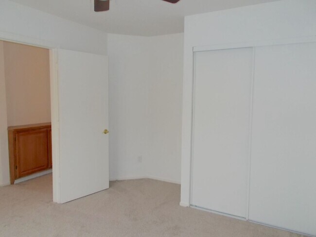 Building Photo - Bright & Spacious 2-Story Home – Move-In R...