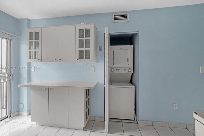 Building Photo - 5490 W 21st Ct