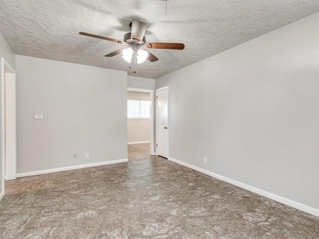 Building Photo - 208 Thompson Dr
