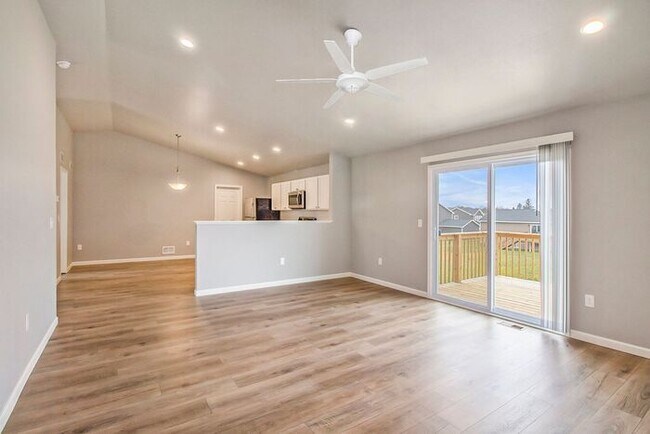 Building Photo - 16044 Bedington Dr