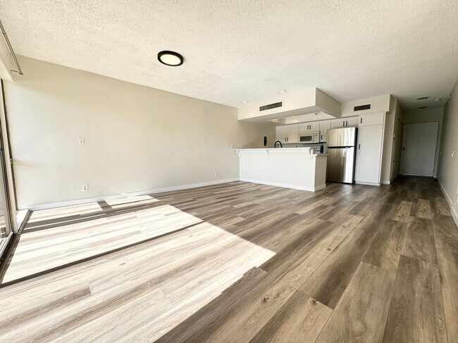 Building Photo - AVAILABLE NOW!!  1 Bedroom 1 Bathroom UPSTAIRS Apartment in Palm Springs!