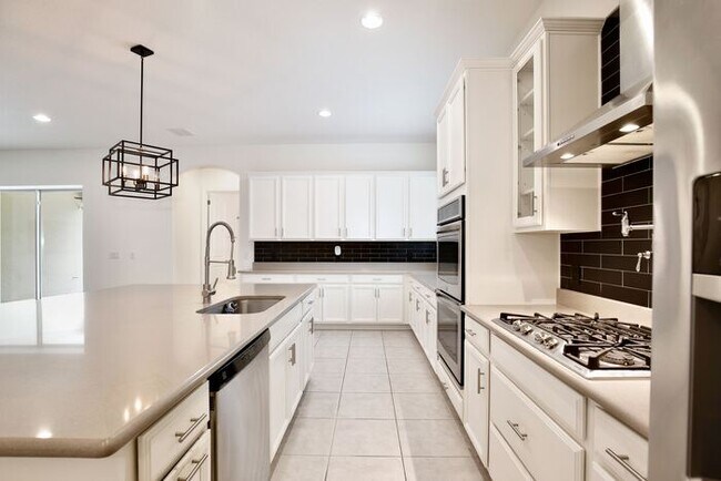 Building Photo - Elegant 5-Bedroom Pool Home for Rent in Sa...
