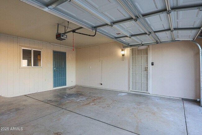 Building Photo - 10832 W Saratoga Cir