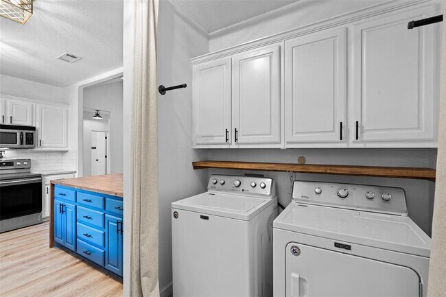 Building Photo - 14913 Longbranch Dr