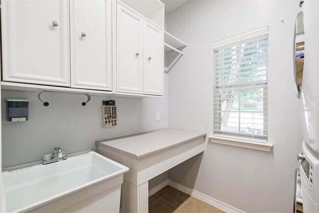 Building Photo - 24506 Screech Owl Ct