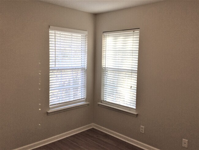 Building Photo - 509 Dresler Rd