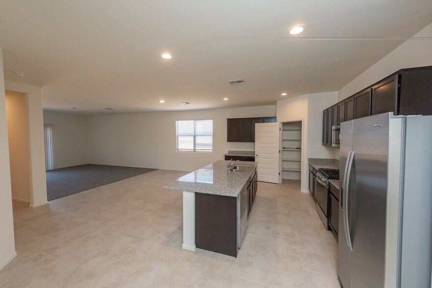 Building Photo - 10321 N Arroyo Lupine Way