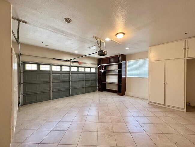 Building Photo - Spacious Four Bedroom Napa Home