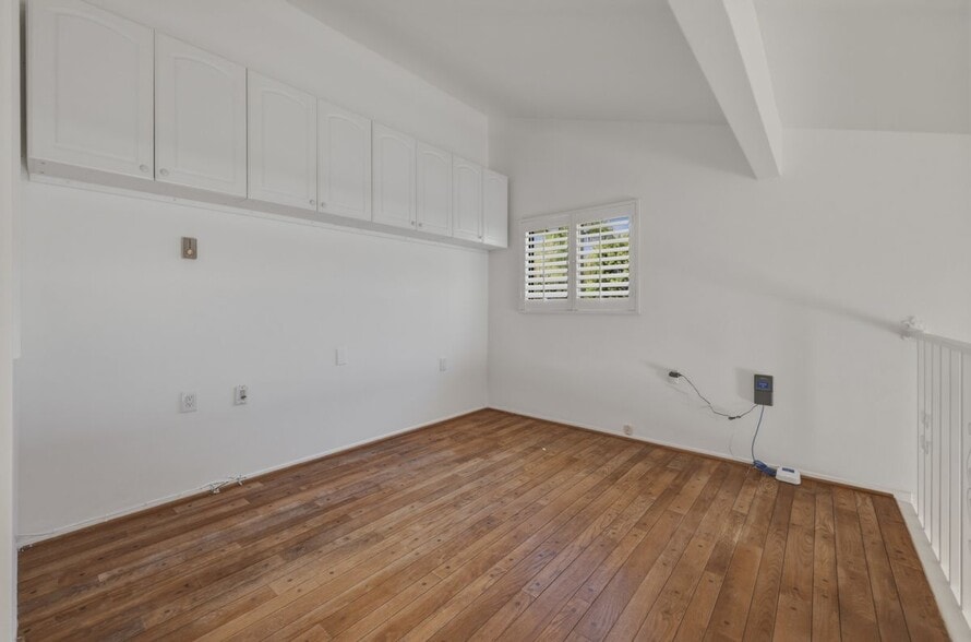 Building Photo - 2022 Via Mariposa E