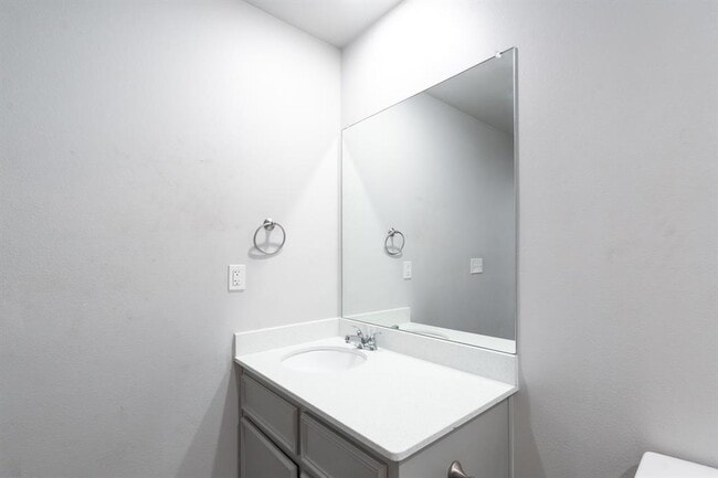 Building Photo - 208 Lowes Blvd