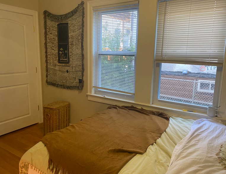 Building Photo - 27 Fairfax St