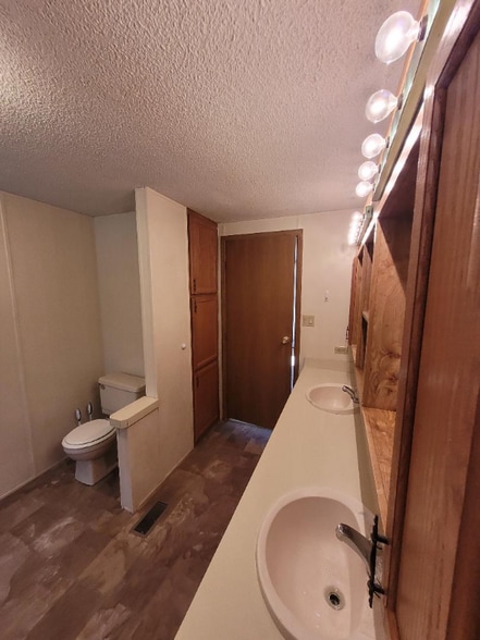Building Photo - 3841 SE 85th St