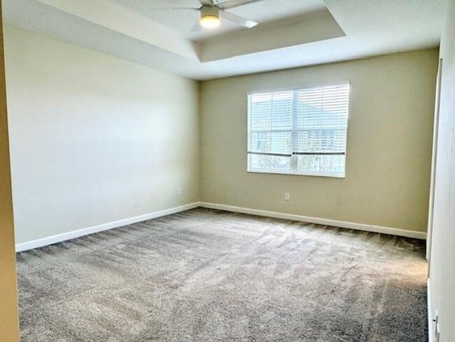 Building Photo - For Rent 3/2.5 townhome 2 Car Garage in Storey Lake,