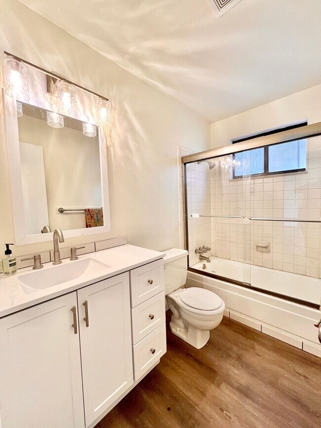 Building Photo - 2217 Bismarck Ct