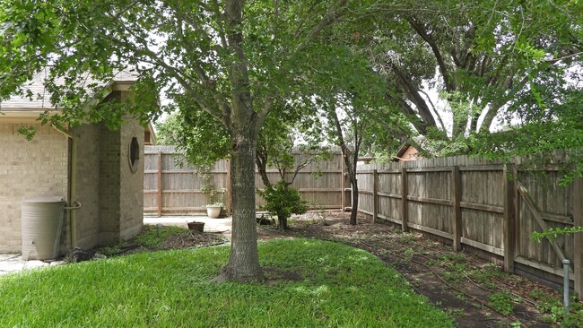 Building Photo - 2301 Anacua Cir