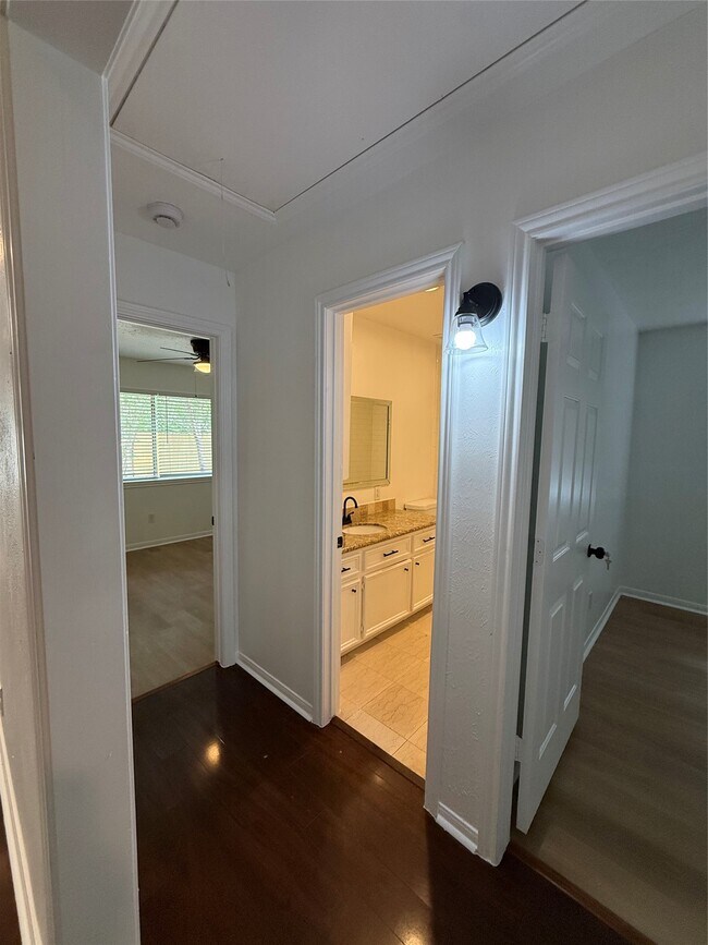 Building Photo - 2075 Little Cedar Dr