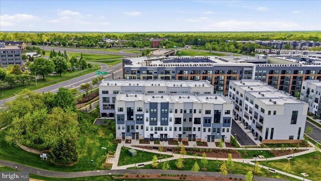 Building Photo - 14435 Gln Mnr Dr