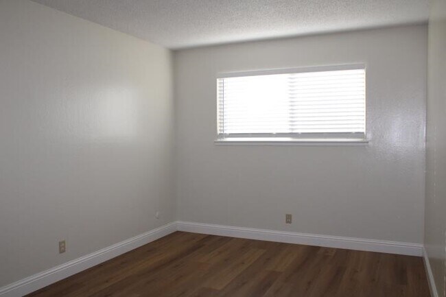 Building Photo - 5234 Sacramento Ave