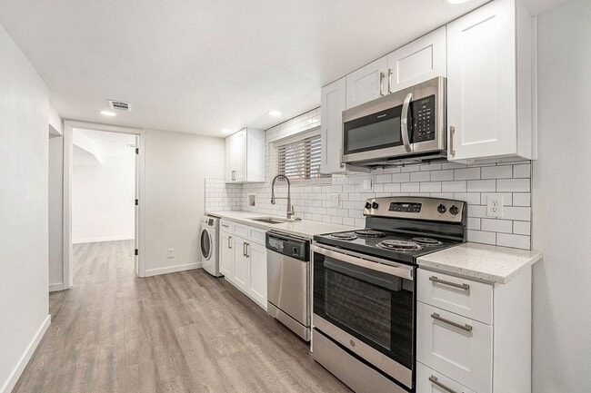 Building Photo - 4728 Estes St