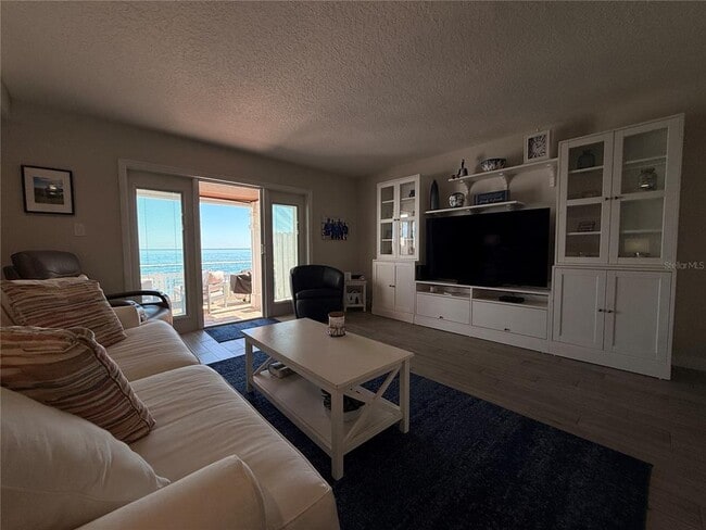 Building Photo - 4942 Coquina Key Dr SE