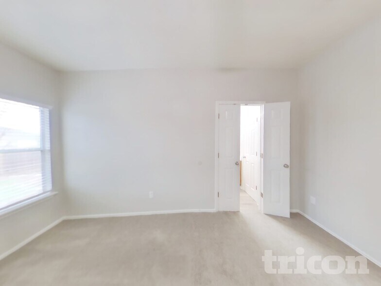 Building Photo - 705 Pampas Ricas Dr