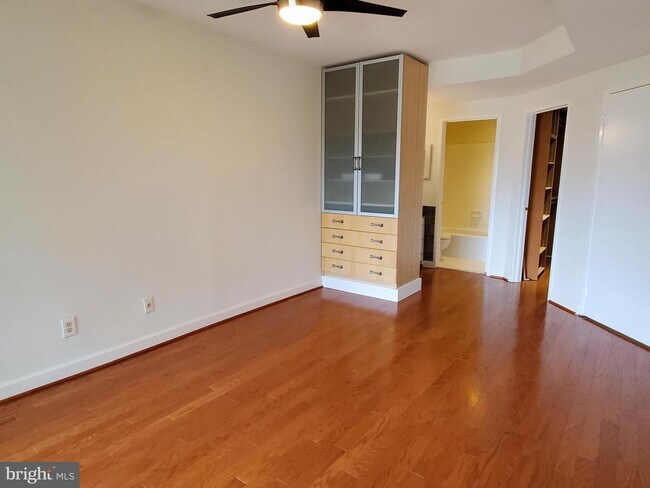 Building Photo - 6050 California Cir