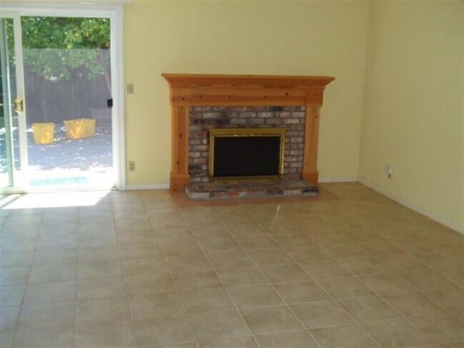 Building Photo - 144 Farnham Ct